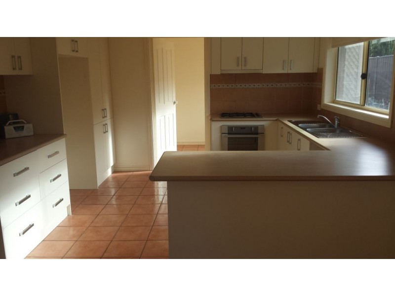 7 Collett Avenue, Roxburgh Park VIC 3064