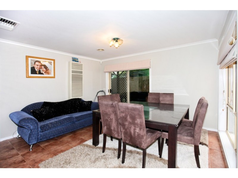 9 Connell Walk, Roxburgh Park VIC 3064