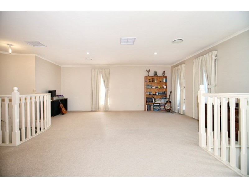 14 Rutherford Way, Roxburgh Park VIC 3064