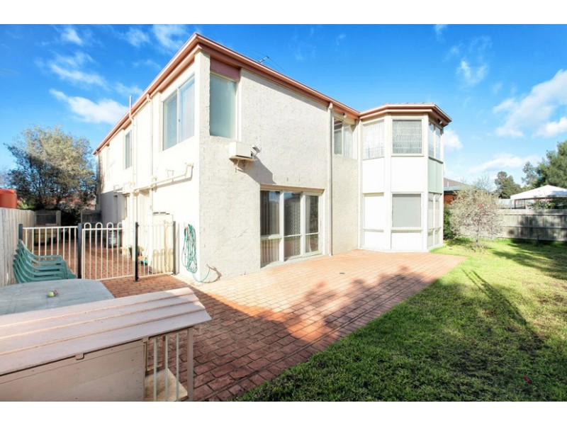 14 Rutherford Way, Roxburgh Park VIC 3064