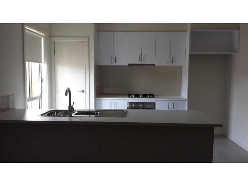 16 Cleeland Court, Roxburgh Park VIC 3064