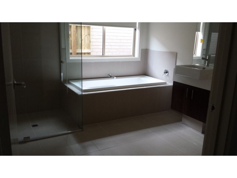 16 Cleeland Court, Roxburgh Park VIC 3064