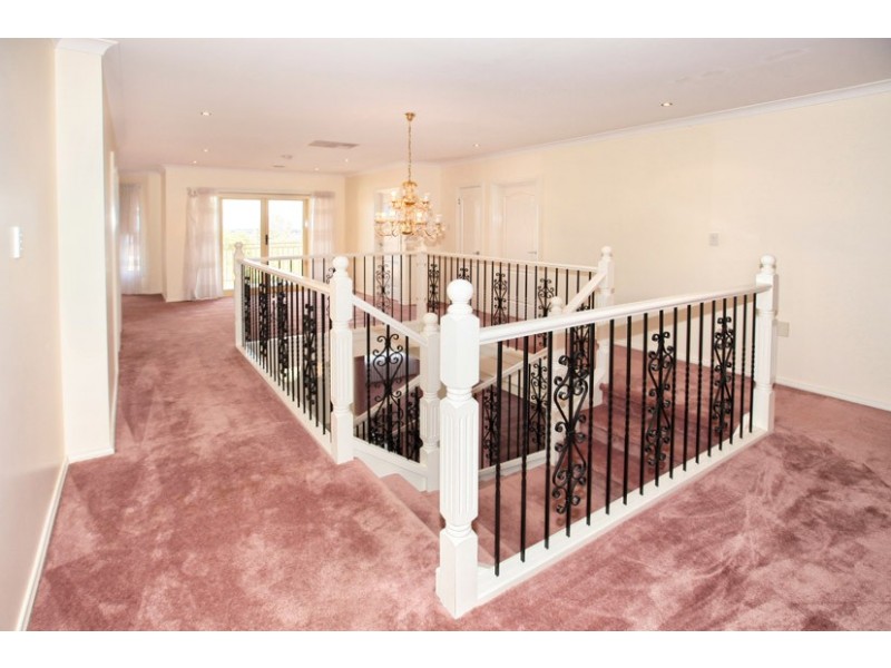 8 Madigan Court, Roxburgh Park VIC 3064