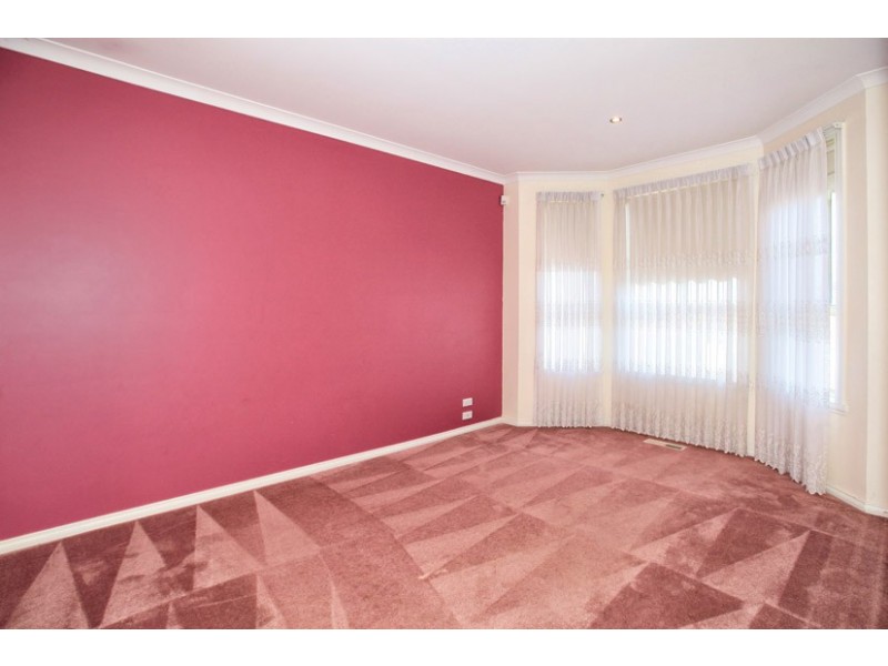 8 Madigan Court, Roxburgh Park VIC 3064