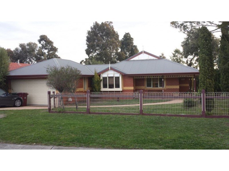 2 Orton Place, Roxburgh Park VIC 3064