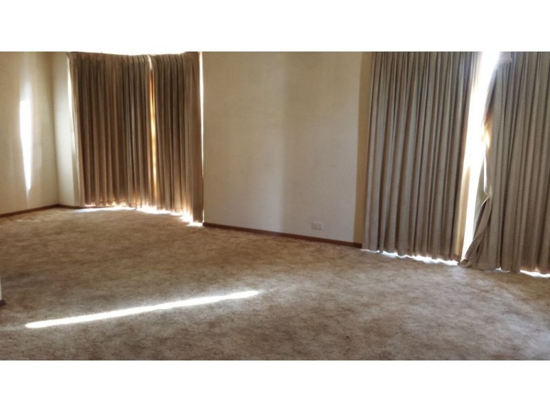 38 Farnborough Avenue, Craigieburn VIC 3064