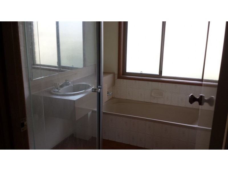 38 Farnborough Avenue, Craigieburn VIC 3064