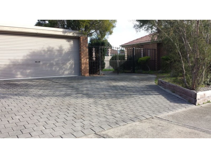 38 Farnborough Avenue, Craigieburn VIC 3064