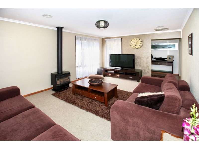 25 Darebin Court, Meadow Heights VIC 3048