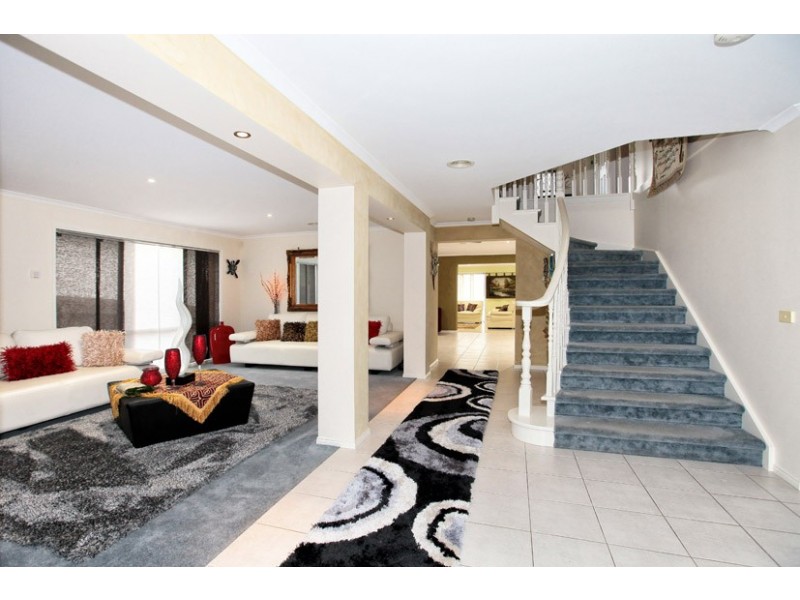 16 Wild Crescent, Roxburgh Park VIC 3064