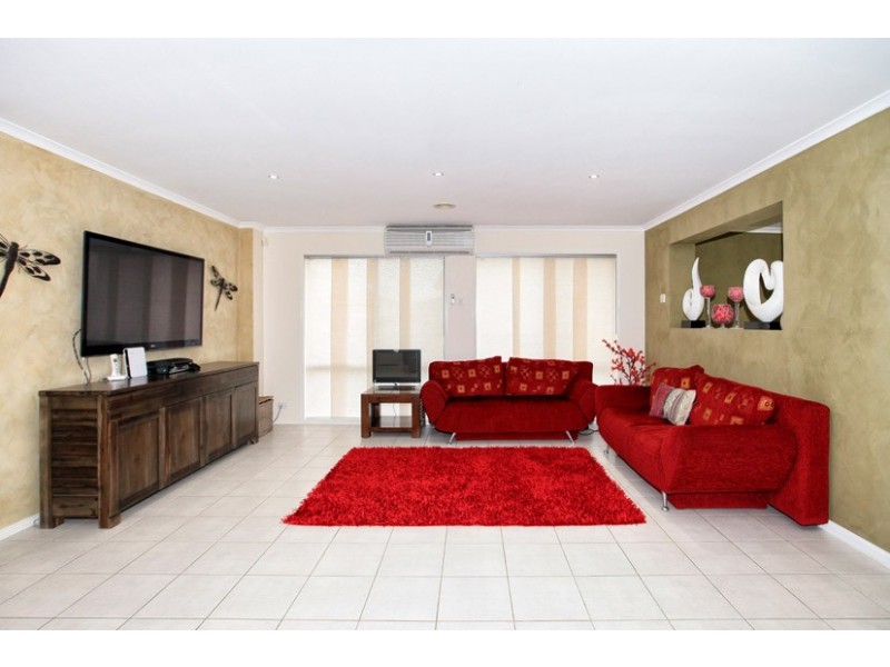 16 Wild Crescent, Roxburgh Park VIC 3064