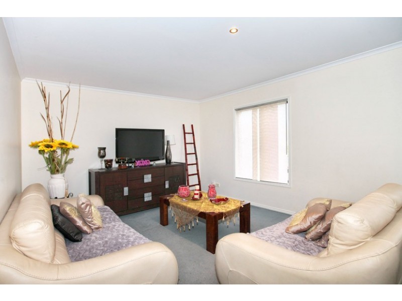 16 Wild Crescent, Roxburgh Park VIC 3064