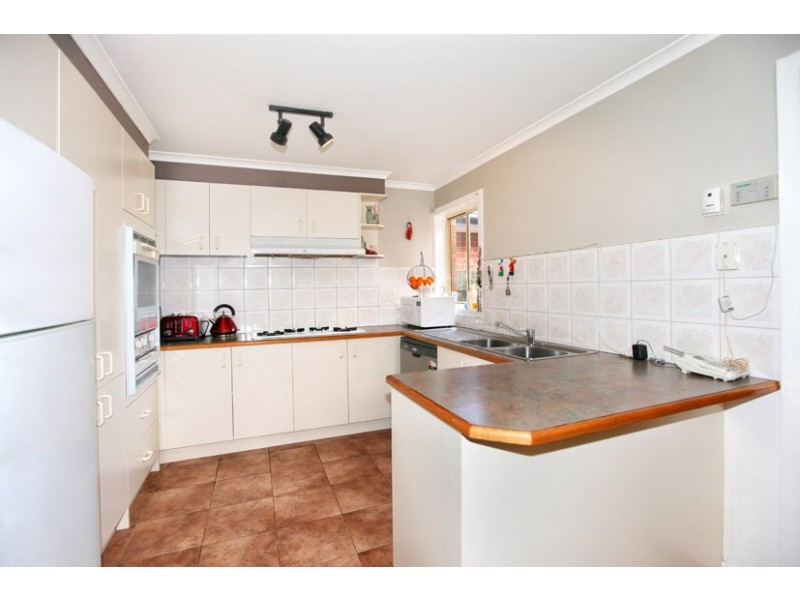 9 Connell Walk, Roxburgh Park VIC 3064