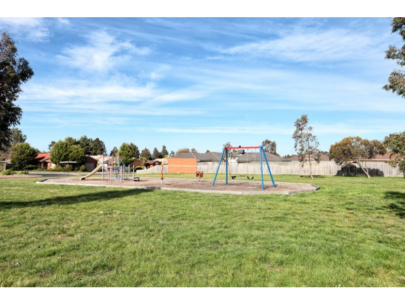 38 Pinnock Avenue, Roxburgh Park VIC 3064