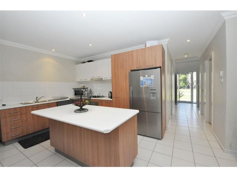 8 Viewbank Circuit, Roxburgh Park VIC 3064