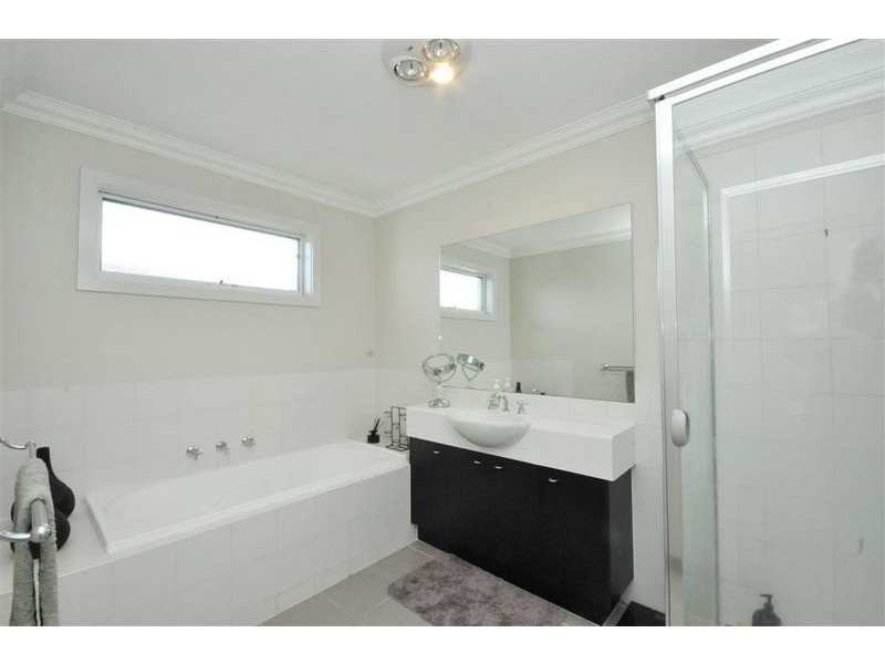 8 Viewbank Circuit, Roxburgh Park VIC 3064