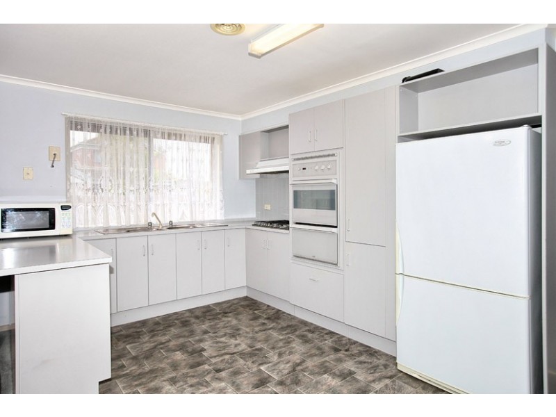 9 Edgecombe Way, Roxburgh Park VIC 3064