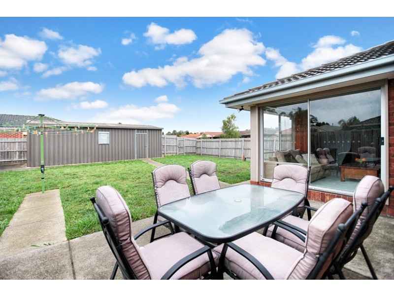 9 Edgecombe Way, Roxburgh Park VIC 3064