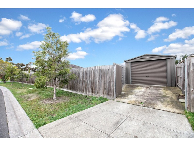 9 Edgecombe Way, Roxburgh Park VIC 3064