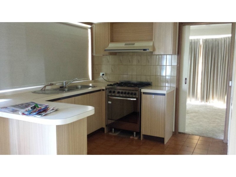 38 Farnborough Avenue, Craigieburn VIC 3064