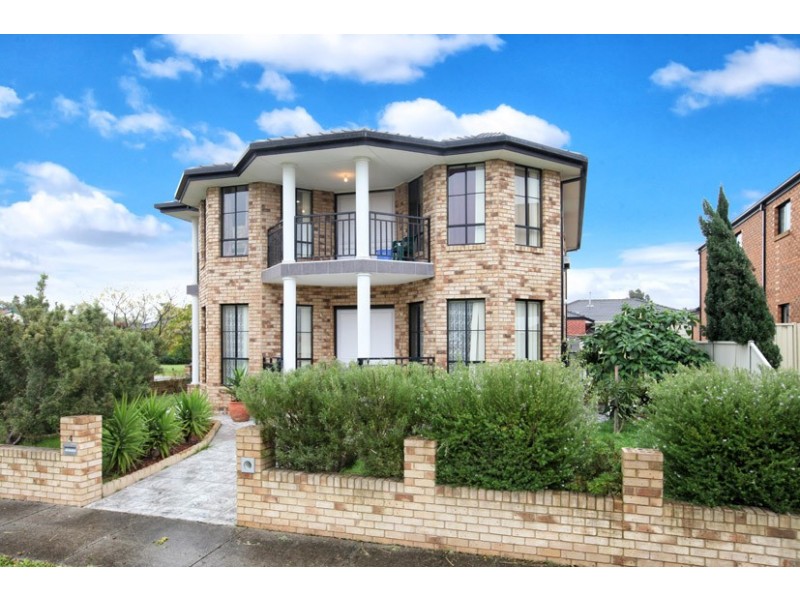 4 Mckeown Crescent, Roxburgh Park VIC 3064