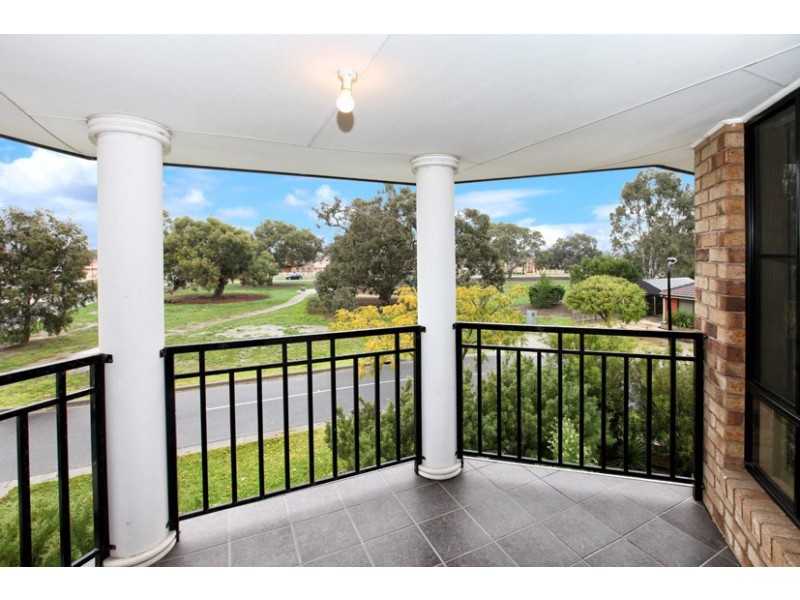4 Mckeown Crescent, Roxburgh Park VIC 3064