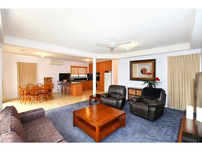 24 Thames Way, Roxburgh Park VIC 3064