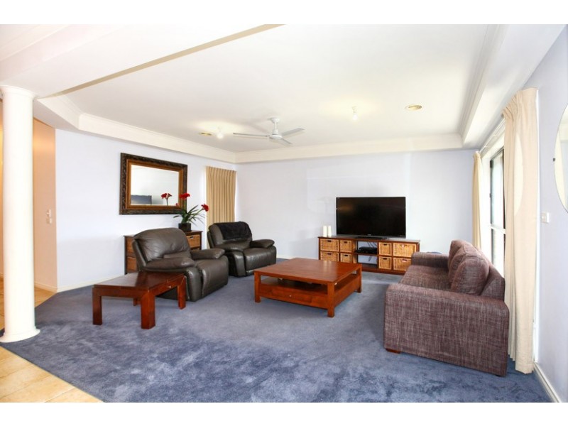 24 Thames Way, Roxburgh Park VIC 3064