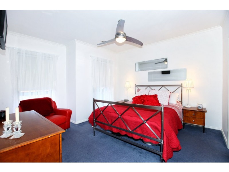 24 Thames Way, Roxburgh Park VIC 3064