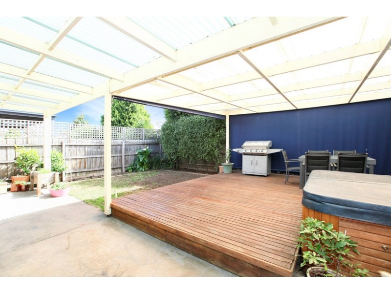 24 Thames Way, Roxburgh Park VIC 3064