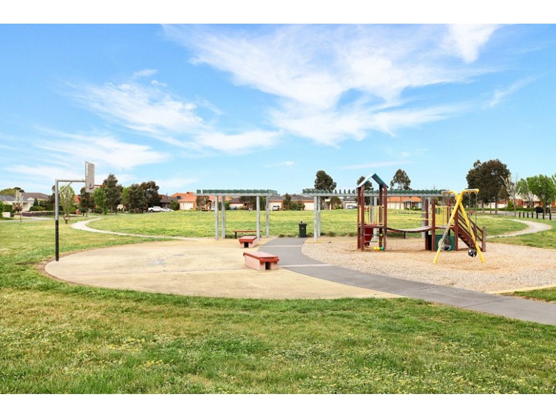 24 Thames Way, Roxburgh Park VIC 3064