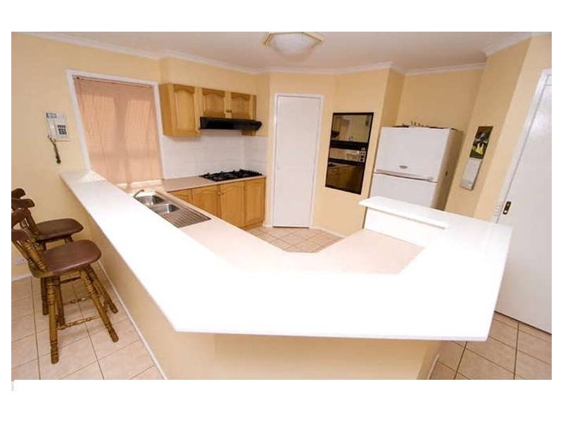 2 Parkinson Way, Roxburgh Park VIC 3064