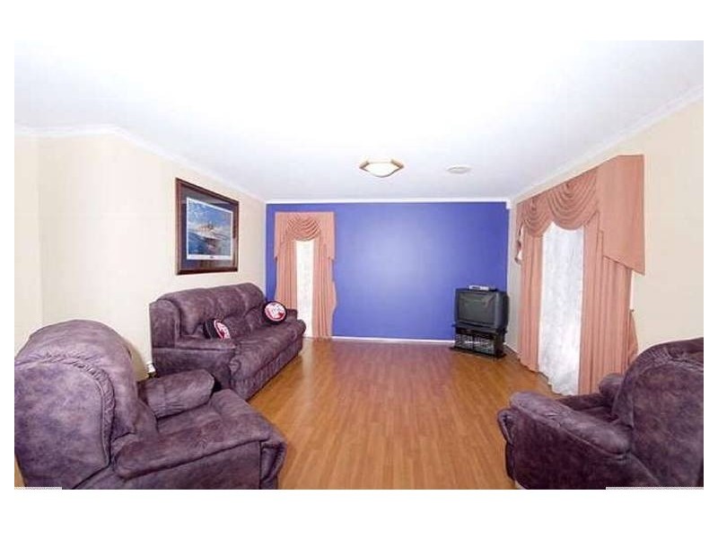 2 Parkinson Way, Roxburgh Park VIC 3064