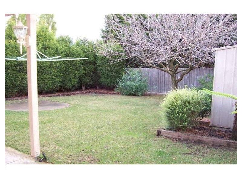 2 Parkinson Way, Roxburgh Park VIC 3064