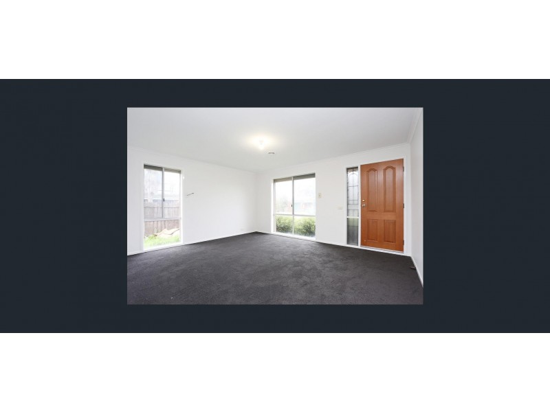 9 Edgecombe Way, Roxburgh Park VIC 3064