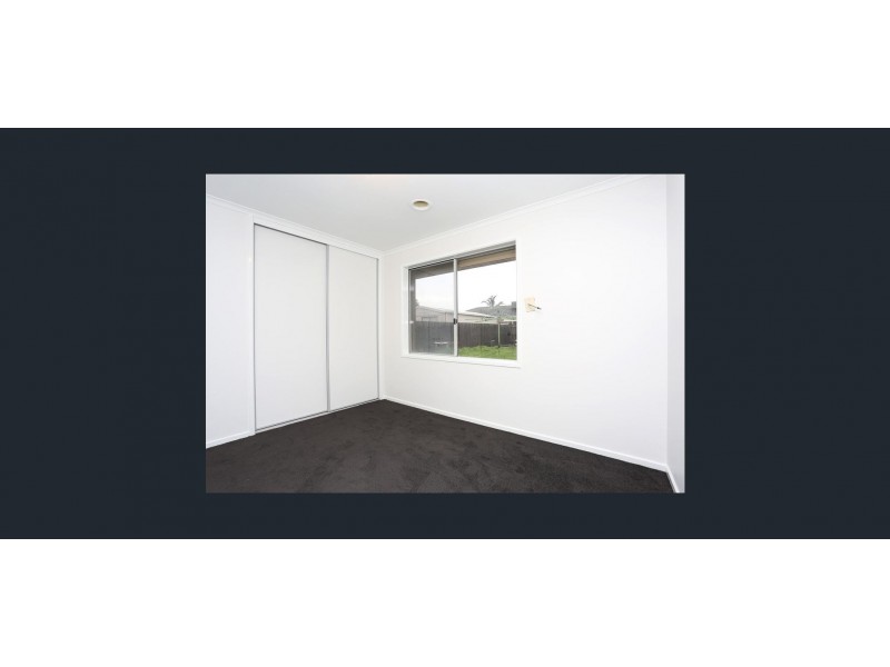 9 Edgecombe Way, Roxburgh Park VIC 3064