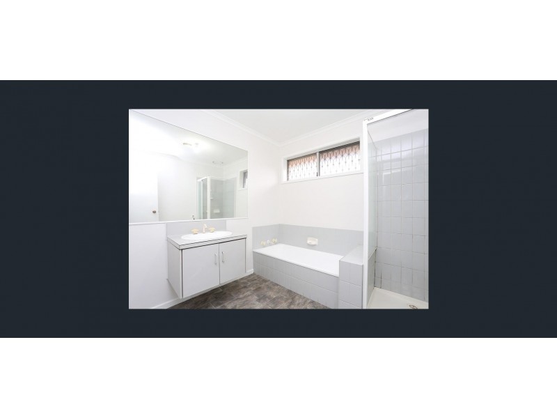 9 Edgecombe Way, Roxburgh Park VIC 3064