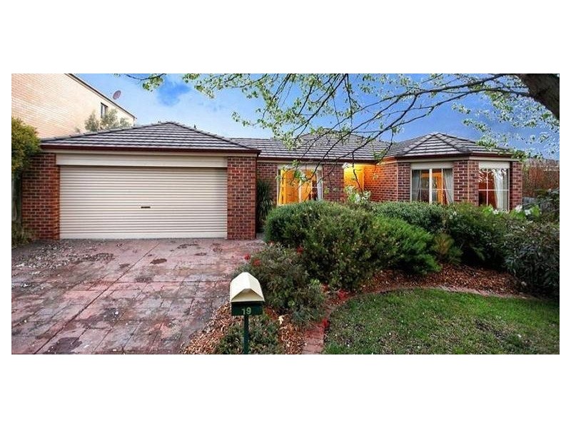 19 Hunter Avenue, Roxburgh Park VIC 3064