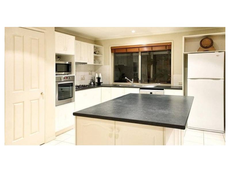 19 Hunter Avenue, Roxburgh Park VIC 3064