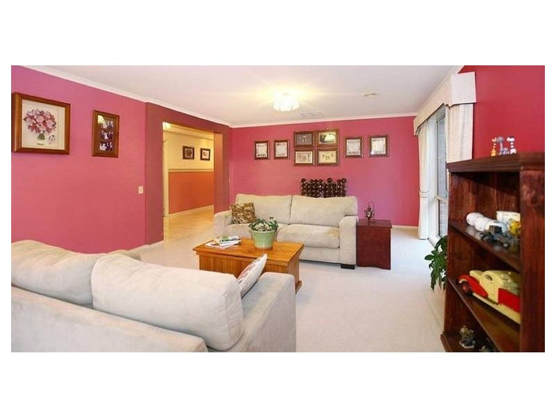 19 Hunter Avenue, Roxburgh Park VIC 3064