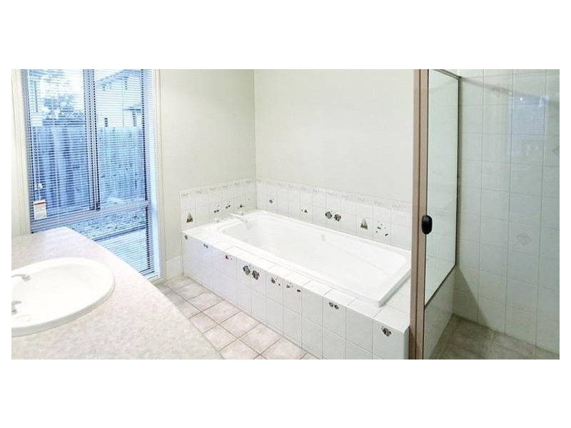 19 Hunter Avenue, Roxburgh Park VIC 3064