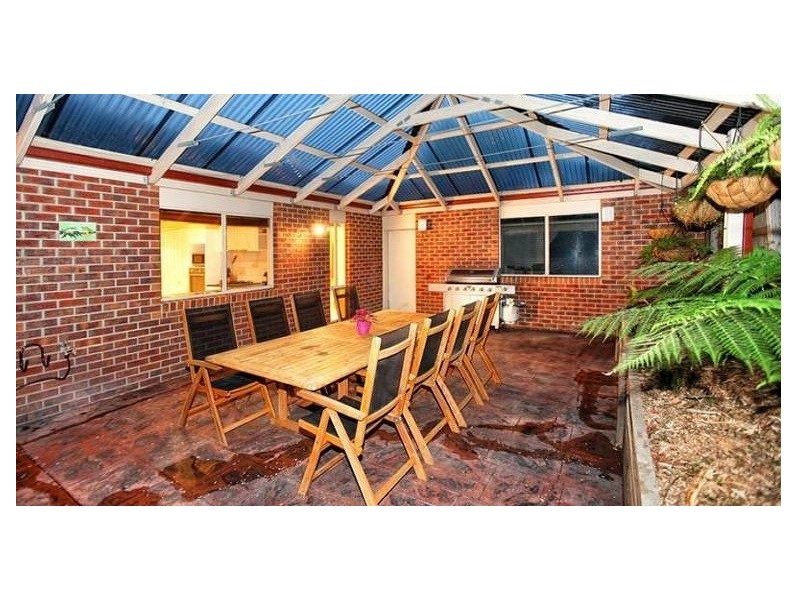 19 Hunter Avenue, Roxburgh Park VIC 3064