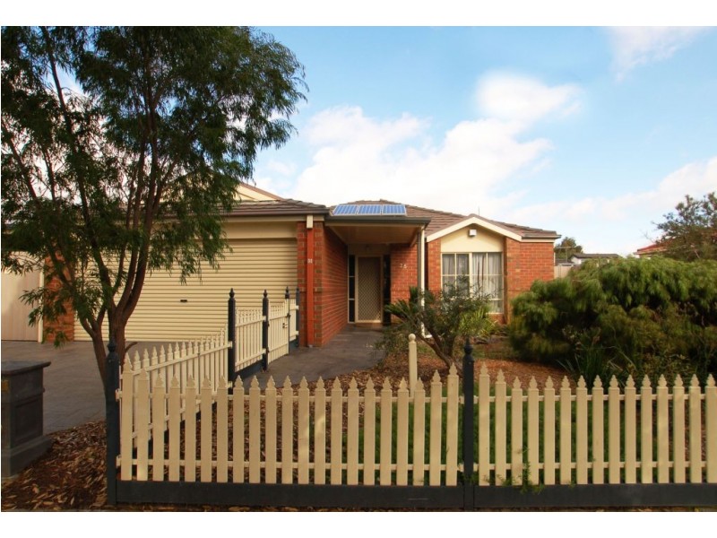 25 McConnell Crescent, Roxburgh Park VIC 3064