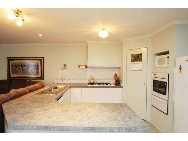 25 McConnell Crescent, Roxburgh Park VIC 3064