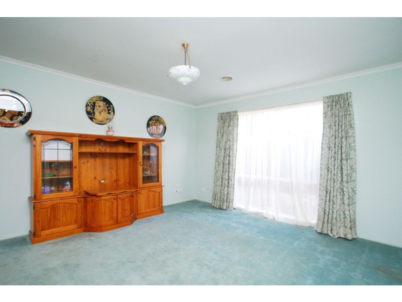 25 McConnell Crescent, Roxburgh Park VIC 3064