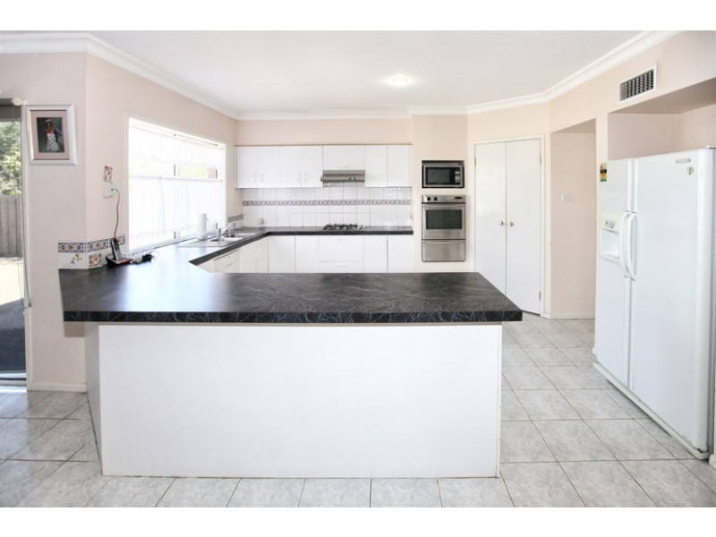 1 Angus Court, Roxburgh Park VIC 3064