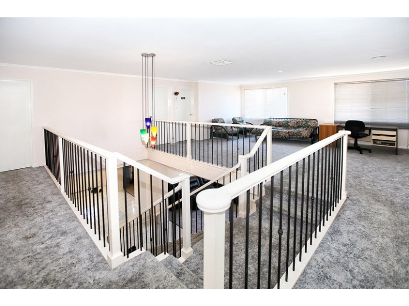 1 Angus Court, Roxburgh Park VIC 3064