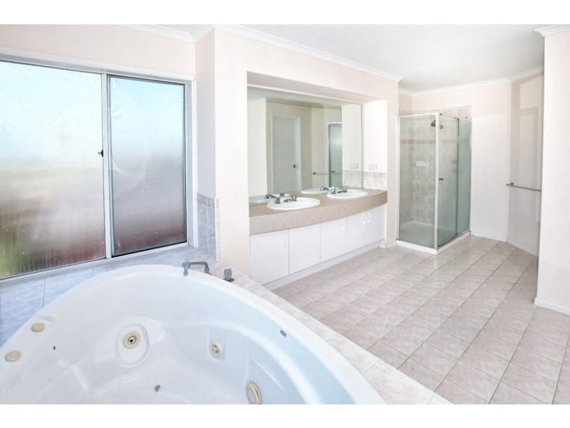 1 Angus Court, Roxburgh Park VIC 3064