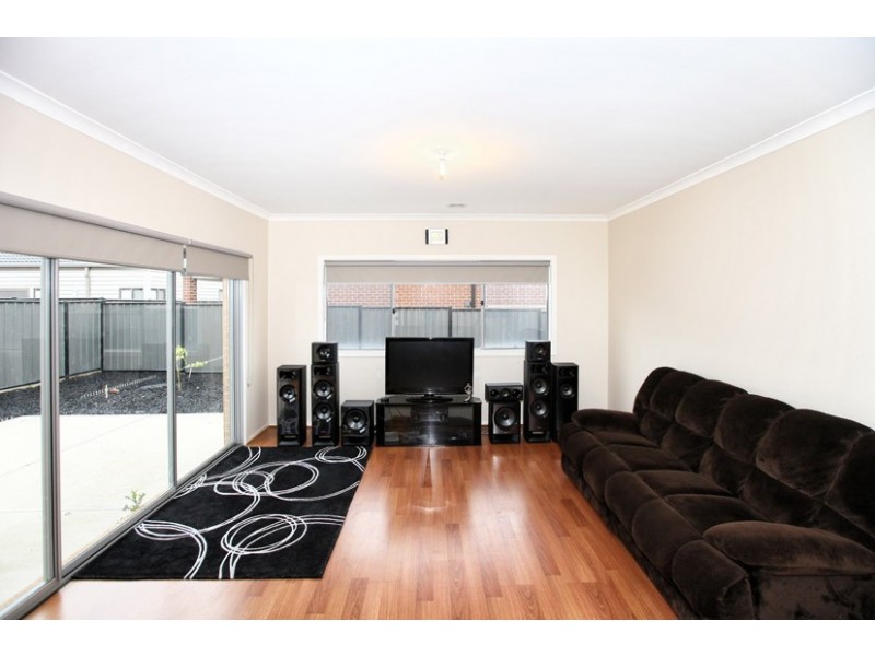 74 Thoresby Circuit, Craigieburn VIC 3064