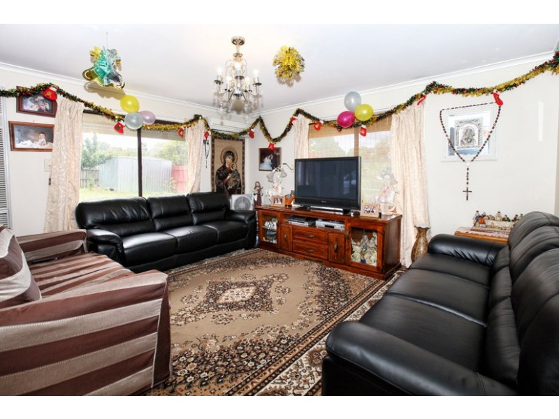 2 Banksia Place, Meadow Heights VIC 3048